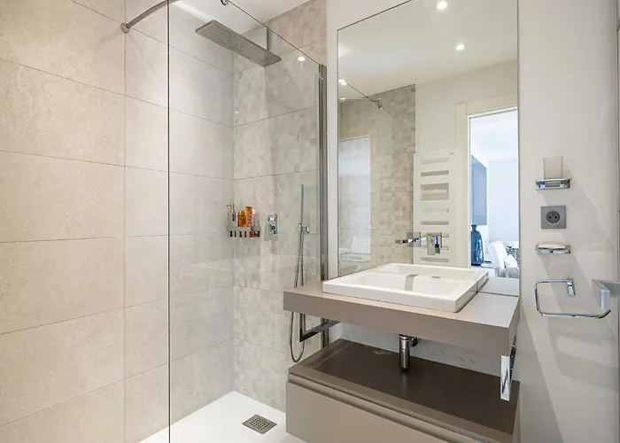 Beautiful With Balcony 1br 2p -