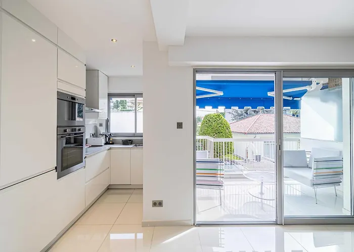 Beautiful With Balcony 1br 2p - *